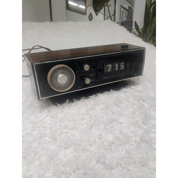 Sears Other - Vintage Sears AM/FM Flip Clock Radio Model 132.20540200 Woodgrain Retro MCM 70s'